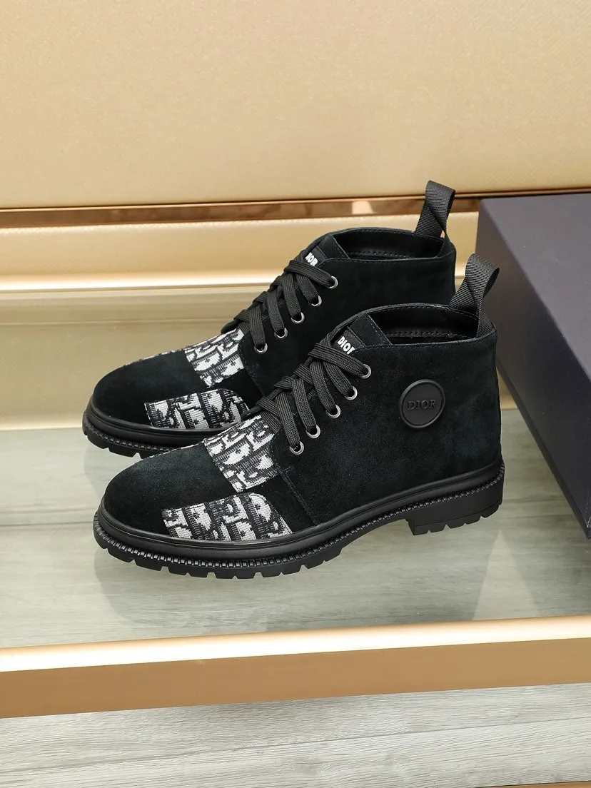 Factory P460 men's shoes💰【Dior】Dior✨ is online simultaneously👏 This casual sports shoe is a new product in the series and continues Di*r's classic style. The upper is made of original first-layer cowhide, paired with a textured outsole, and the brand's iconic details are on the side openings to enhance the style. Fashionable and versatile. Create a casual look. Size: 38-44 (45 customized)